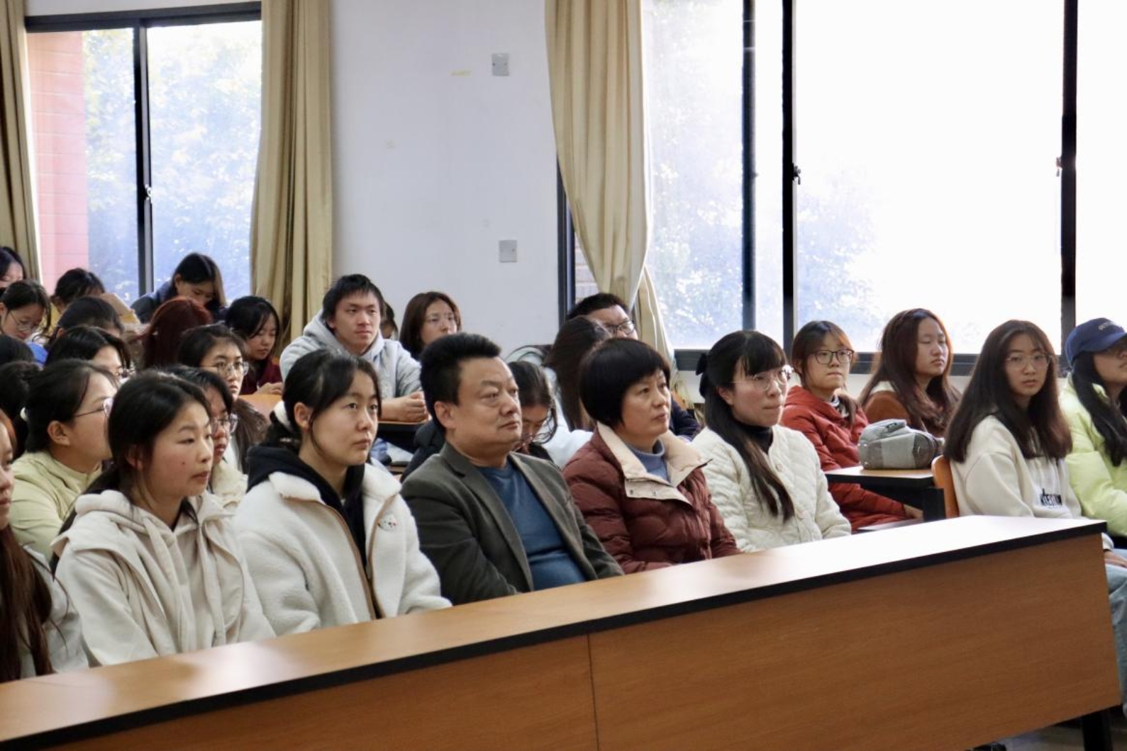 G:/2025年宣传部工作/2025云岭大讲堂/12.4陈竹钰外国语学院310/观众/IMG_0535.jpegIMG_0535