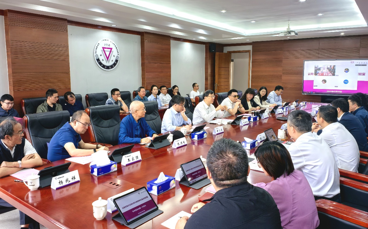 会议室里的人们AI 生成的内容可能不正确。